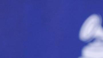 Elena Rose llevó uno de los mejores atuendos a la alfombra roja de los Latin Grammy.