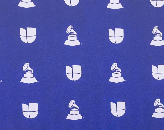 Alejandra Espinoza en la alfombra roja de los Latin Grammy 2025.