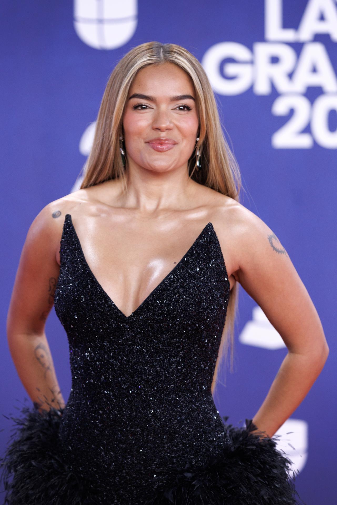 Karol G en la alfombra roja de los Latin Grammy 2025.