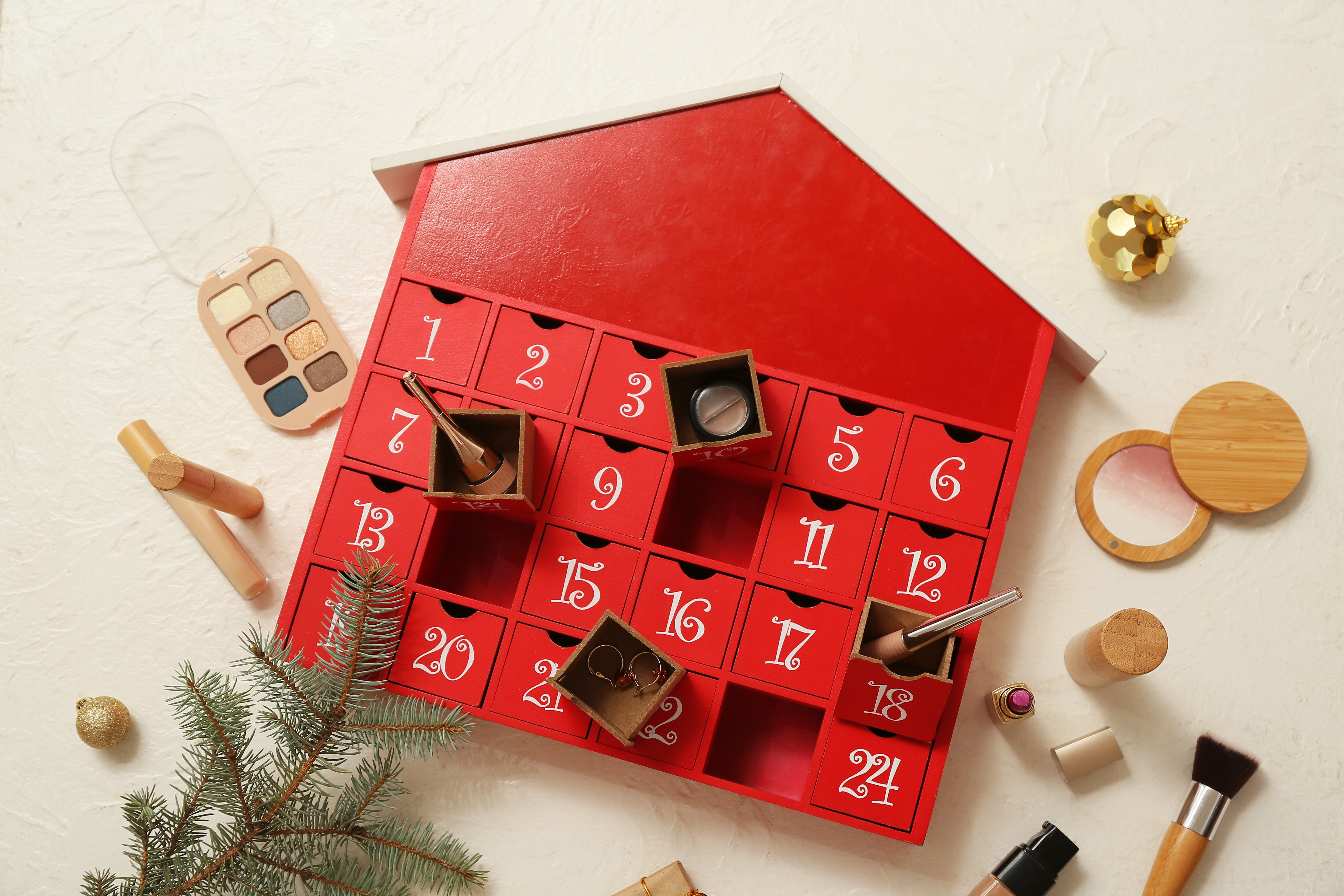 7 calendarios de adviento de maquillaje más deseados de 2025 - Bien Bonita
