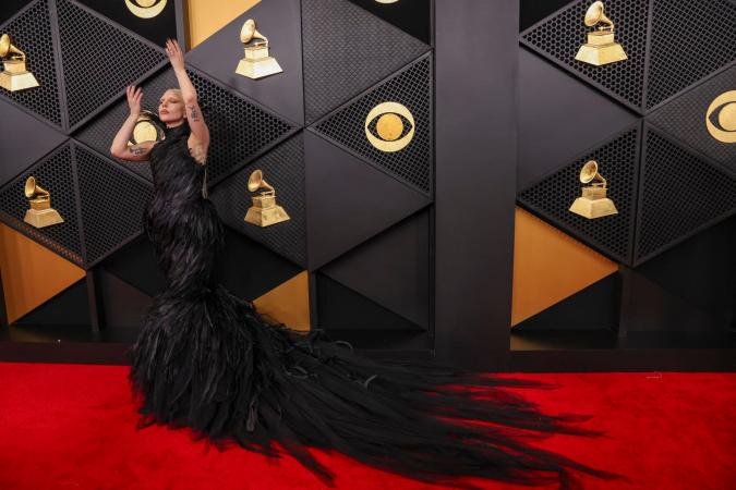 Karol G en la alfombra roja de los Premios Grammy 2026.