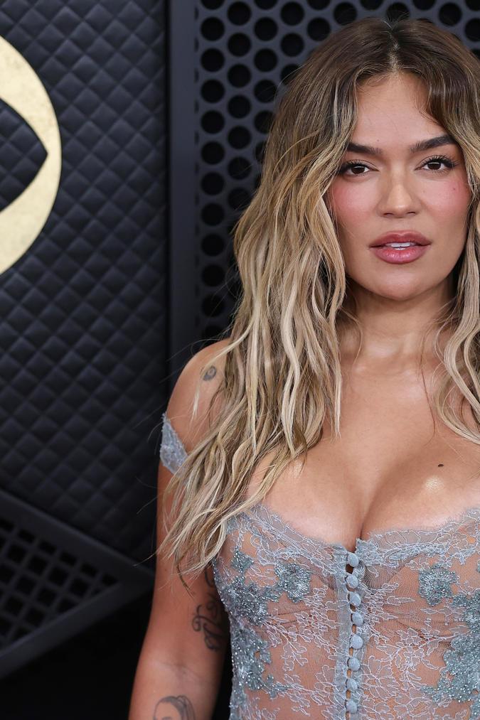 Karol G en la alfombra roja de los Premios Grammy 2026.
