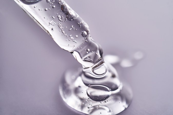 El retinal es considerado como un derivado de la vitamina A "menos fuerte" que el retinol.