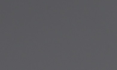 El brillo que percibimos en la piel al usar ciertos accesorios se debe a la reflexión de la luz.