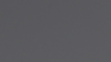 El brillo que percibimos en la piel al usar ciertos accesorios se debe a la reflexión de la luz.