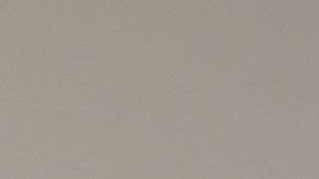 mujer madura maquillándose