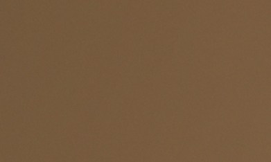Usar sombras mate y aplicar el delineado más fino y ascendente abre el ojo y elimina la sensación de fatiga en la mirada.